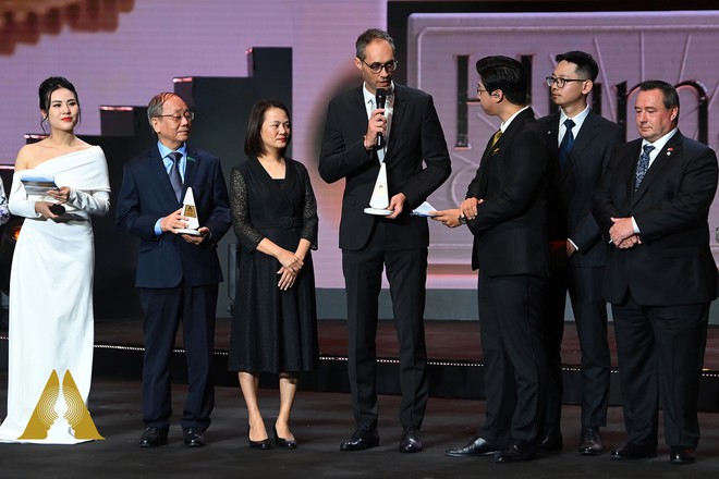 Trưởng BTC Human Act Prize 2023 n&oacute;i về h&agrave;nh tr&igrave;nh t&igrave;m những người ti&ecirc;n phong đ&oacute;ng g&oacute;p cho cộng đồng - Ảnh 13.