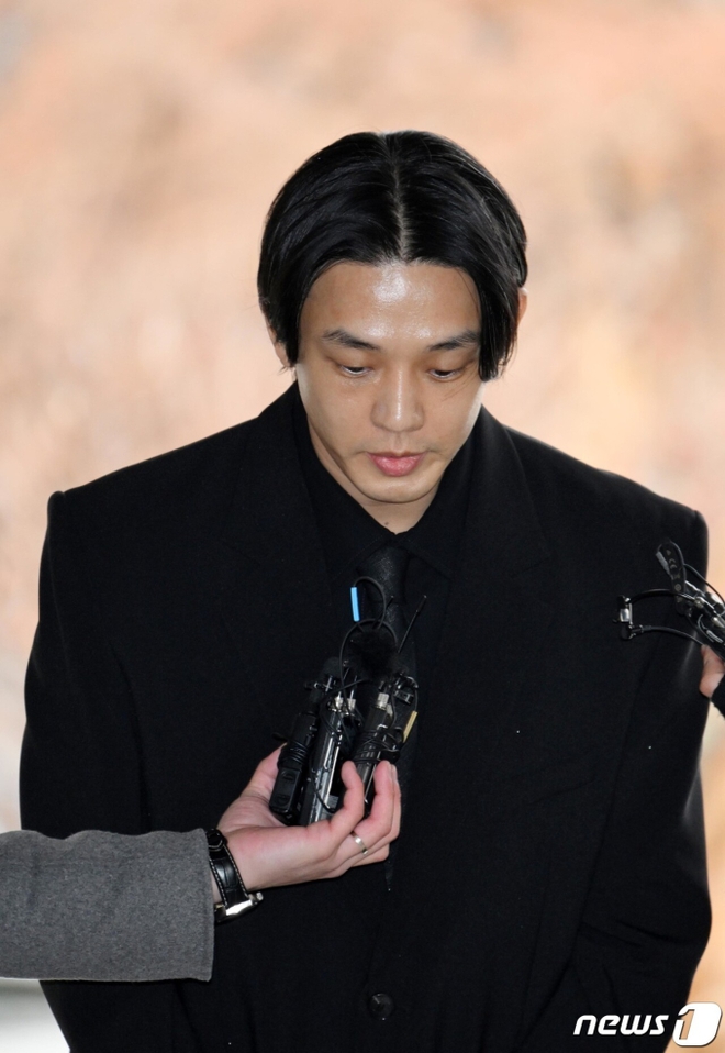 Yoo Ah In trình diện trong phiên tòa đầu tiên cùng bạn trai tin đồn, trả lời ra sao trước cáo buộc sử dụng chất cấm 181 lần? - Ảnh 4.