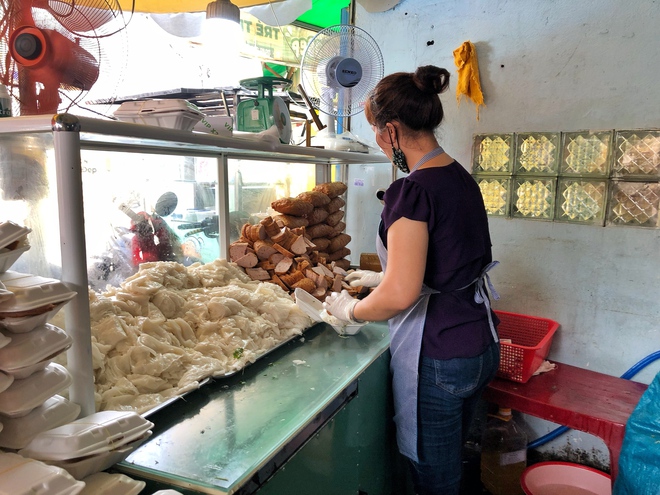 Hàng bánh ướt 25k tràn hộp, mỗi ngày làm 600kg chả vẫn không đủ bán nhưng gây tranh cãi là do đâu? - Ảnh 6.