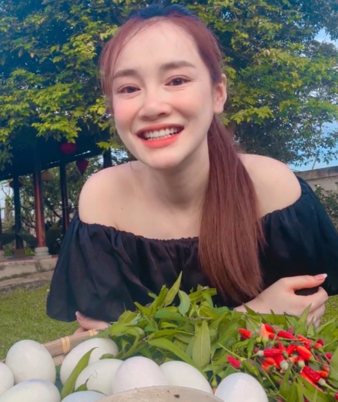 Nh&atilde; Phương khoe nhan sắc qua cam thường, v&oacute;c d&aacute;ng mẹ bỉm sau 2 th&aacute;ng sinh nở g&acirc;y ch&uacute; &yacute; - Ảnh 4.
