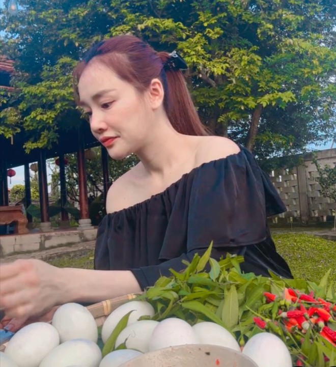 Nh&atilde; Phương khoe nhan sắc qua cam thường, v&oacute;c d&aacute;ng mẹ bỉm sau 2 th&aacute;ng sinh nở g&acirc;y ch&uacute; &yacute; - Ảnh 3.