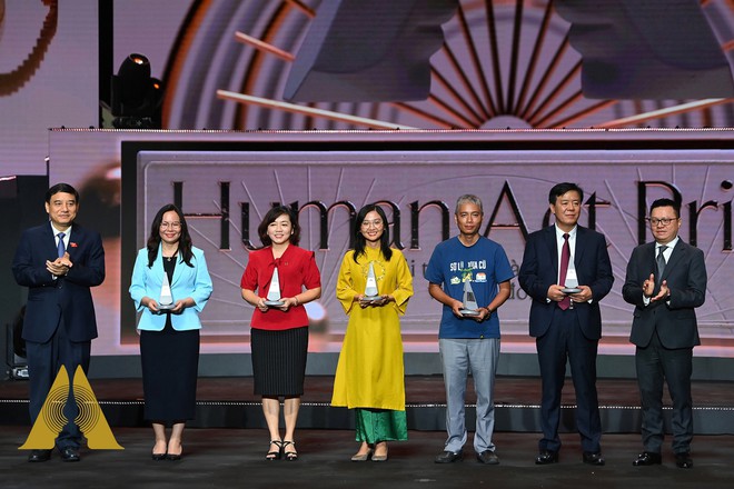 Trưởng BTC Human Act Prize 2023 n&oacute;i về h&agrave;nh tr&igrave;nh t&igrave;m những người ti&ecirc;n phong đ&oacute;ng g&oacute;p cho cộng đồng - Ảnh 9.