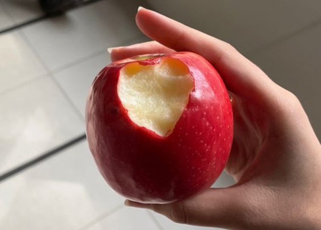 Cách ăn táo giúp tăng hiệu quả giảm cân, “đánh tan” mỡ máu gấp nhiều lần được chuyên gia bật mí - Ảnh 1.