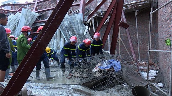 Sập nhà đang xây ở Thái Bình: Nạn nhân thứ 3 chết trên đường đi cấp cứu - Ảnh 2.