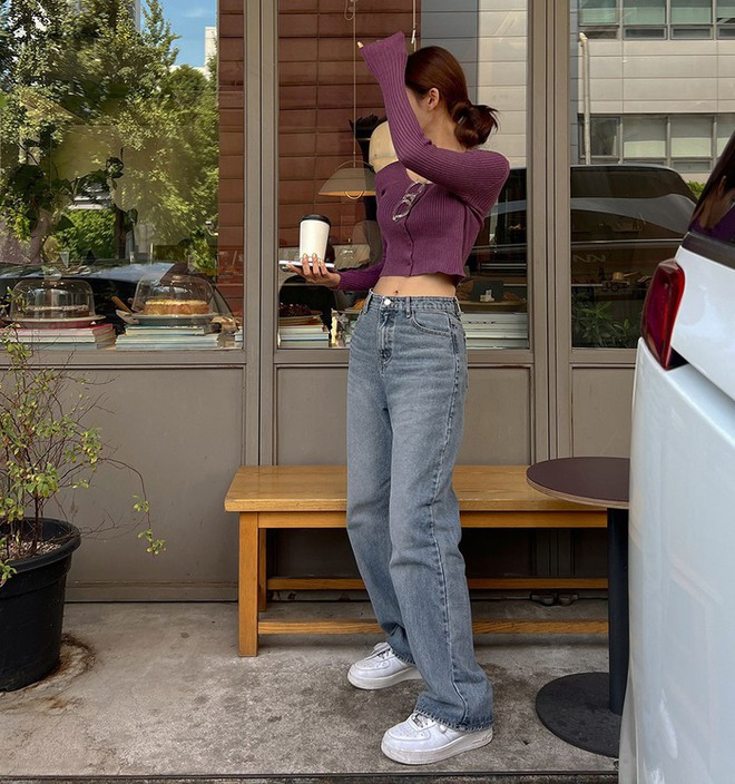Quần jeans ống rộng đang dẫn đầu xu hướng v&agrave; 10 c&aacute;ch diện chuẩn s&agrave;nh điệu - Ảnh 2.