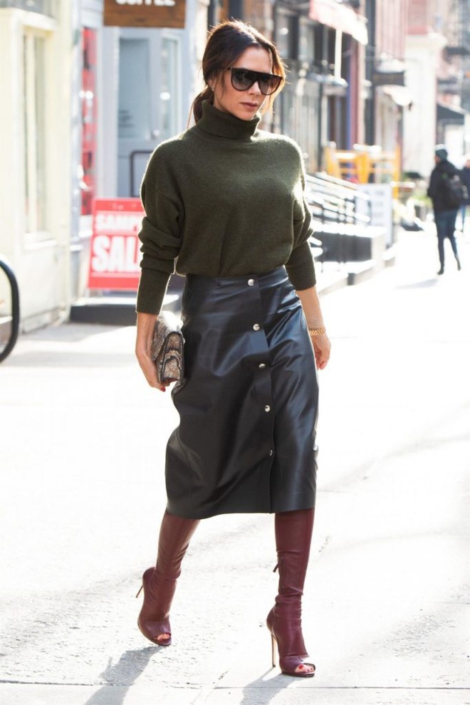 Tham khảo Victoria Beckham 10 c&aacute;ch mặc trang phục m&agrave;u đen sang trọng, t&ocirc;n d&aacute;ng tối ưu - Ảnh 10.