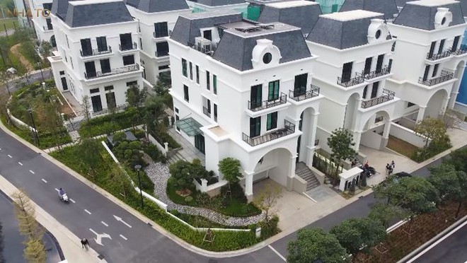 Đại gia x&acirc;y biệt thự 200 tỷ chỉ để l&aacute;i xe v&agrave; gi&uacute;p việc ở, ri&ecirc;ng nh&agrave; vệ sinh đ&atilde; ngốn v&agrave;i trăm triệu - Ảnh 1.