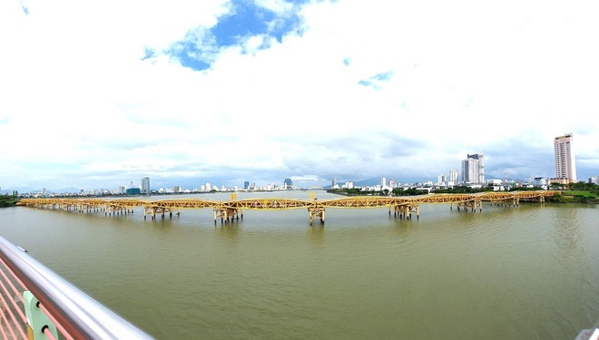 Cầu cổ thép vòm độc đáo ở Đà Nẵng trở thành điểm du lịch đêm - Ảnh 1.