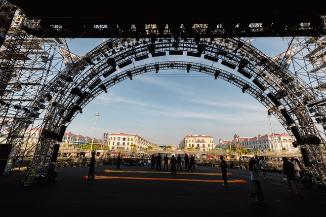Đếm ngược 1 ngày đến 8Wonder Winter Festival tại Phú Quốc: Sân khấu hoành tráng xứng tầm đẳng cấp Maroon 5! - Ảnh 10.