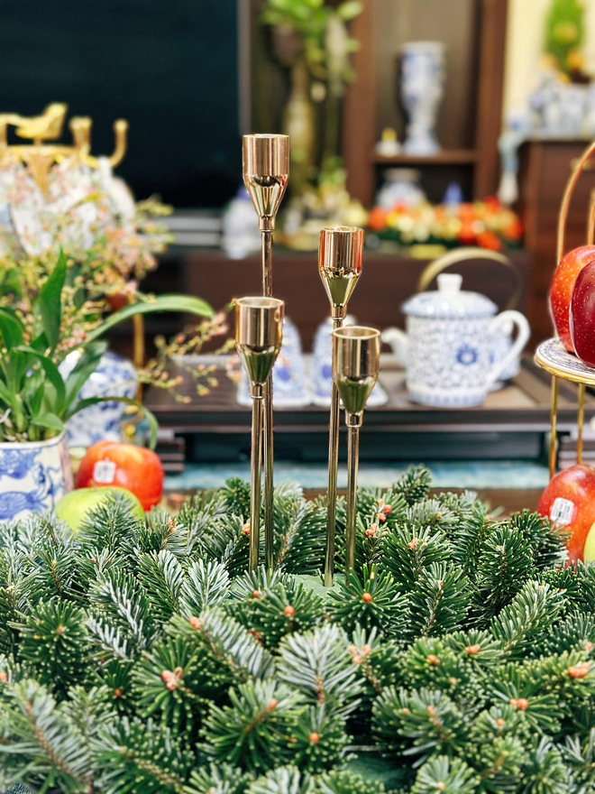 Mẹ 8x ở Quảng Ninh chỉ c&aacute;ch cắm c&agrave;nh th&ocirc;ng tươi đ&oacute;n Gi&aacute;ng sinh dễ l&agrave;m lại đẹp ấn tượng - Ảnh 11.