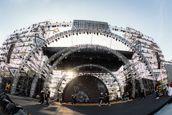 Đếm ngược 1 ngày đến 8Wonder Winter Festival tại Phú Quốc: Sân khấu hoành tráng xứng tầm đẳng cấp Maroon 5! - Ảnh 6.