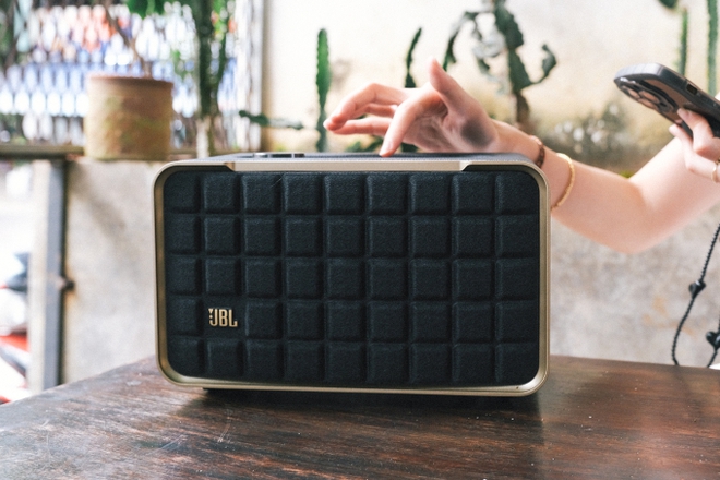 Trải nghiệm JBL Authentics 200: Sự kết hợp giữa thiết kế hoài cổ và chất âm tân thời - Ảnh 5.