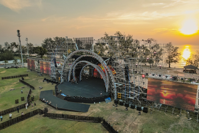 Đếm ngược 1 ngày đến 8Wonder Winter Festival tại Phú Quốc: Sân khấu hoành tráng xứng tầm đẳng cấp Maroon 5! - Ảnh 2.