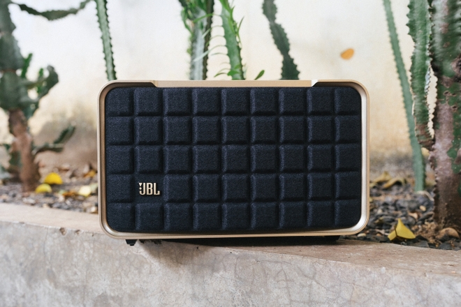 Trải nghiệm JBL Authentics 200: Sự kết hợp giữa thiết kế hoài cổ và chất âm tân thời - Ảnh 1.