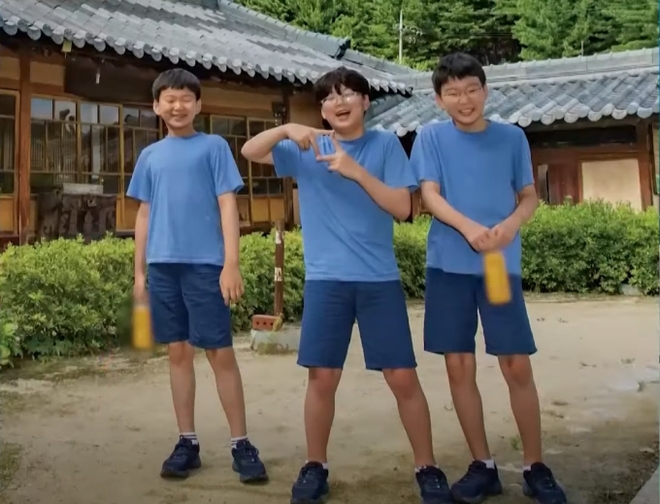 Bộ ba nhóc tì từng gây bão khắp châu Á một thời: Vẫn nhí nhố, mới 11 tuổi đã có chiều cao khủng - Ảnh 6.