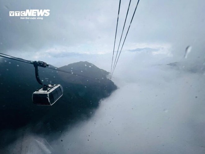Nhiệt độ giảm sâu, Sa Pa chìm trong mưa rét và sương mù - Ảnh 7.