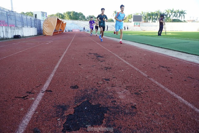 Trung tâm thể thao Hà Tĩnh gặp tình trạng xuống cấp nghiêm trọng, vận động viên phải tập luyện trong môi trường tồi tệ