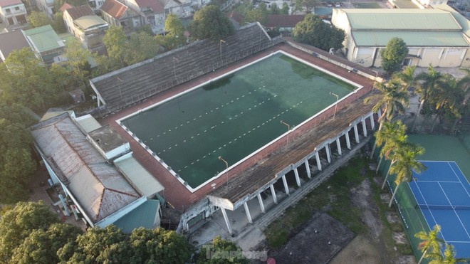 Trung tâm thể thao Hà Tĩnh xuống cấp trầm trọng, vận động viên tập trong phòng đổ nát - Ảnh 2.