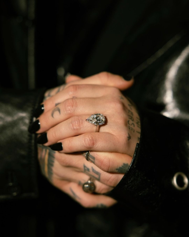Demi Lovato vỡ òa khi được bạn trai ca sĩ cầu hôn bằng nhẫn kim cương gần 400 triệu sau màn hủy hôn chấn động - Ảnh 3.