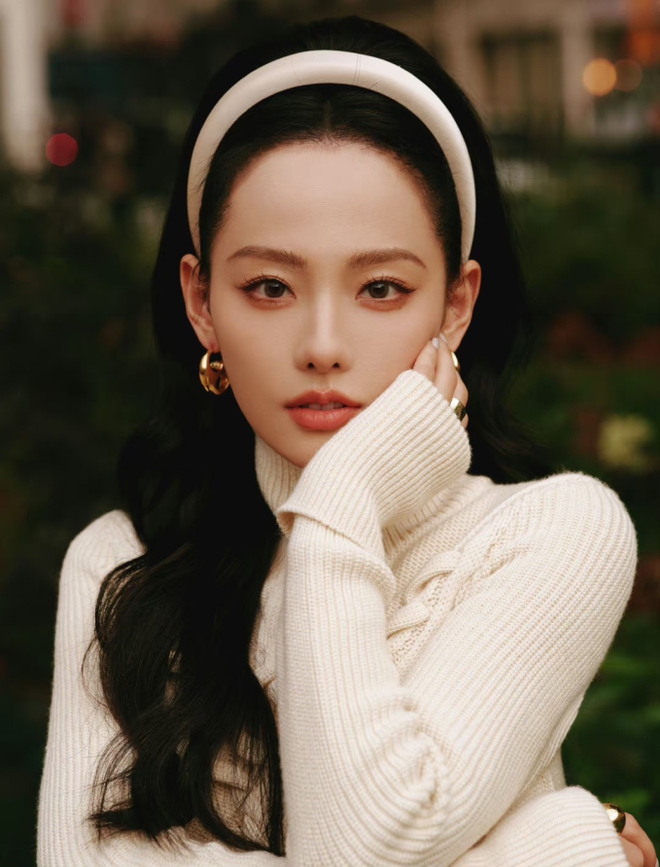 Mỹ nh&acirc;n Di&ecirc;n Hi C&ocirc;ng Lược lộ diện hậu phong s&aacute;t v&igrave; xem show của Lisa, lộ 1 đặc điểm khiến fan lo lắng - Ảnh 4.