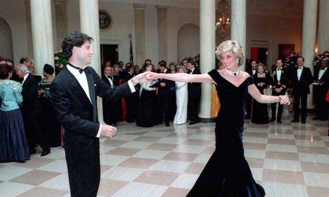 Chiếc váy dạ hội thập niên 80 của Công nương Diana lập kỷ lục đấu giá - Ảnh 3.