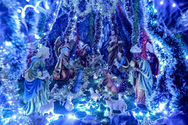 Các nhà thờ lớn ở Hà Nội trang hoàng lung linh chào đón Giáng sinh - Ảnh 17.
