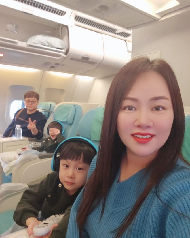 Đại gia đình Heechul (Super Junior) tới Đà Nẵng du lịch, diện mạo 2 thiên thần nhỏ gây chú ý - Ảnh 6.