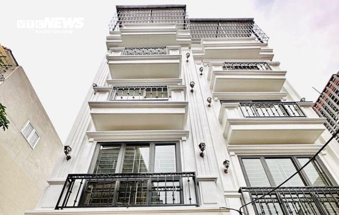 Siết ph&acirc;n l&ocirc; b&aacute;n nền: Nh&agrave; nhỏ l&ecirc;n ng&ocirc;i, đất rộng lo ế - Ảnh 1.