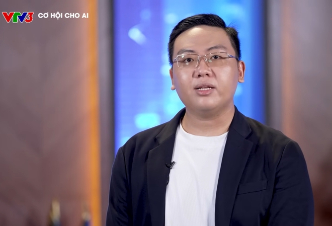 Mới tham gia chương tr&igrave;nh về tuyển dụng, Dược Sĩ Tiến đ&atilde; tạo drama, hỏi một c&acirc;u khiến ai cũng đứng h&igrave;nh mất 5 gi&acirc;y - Ảnh 3.