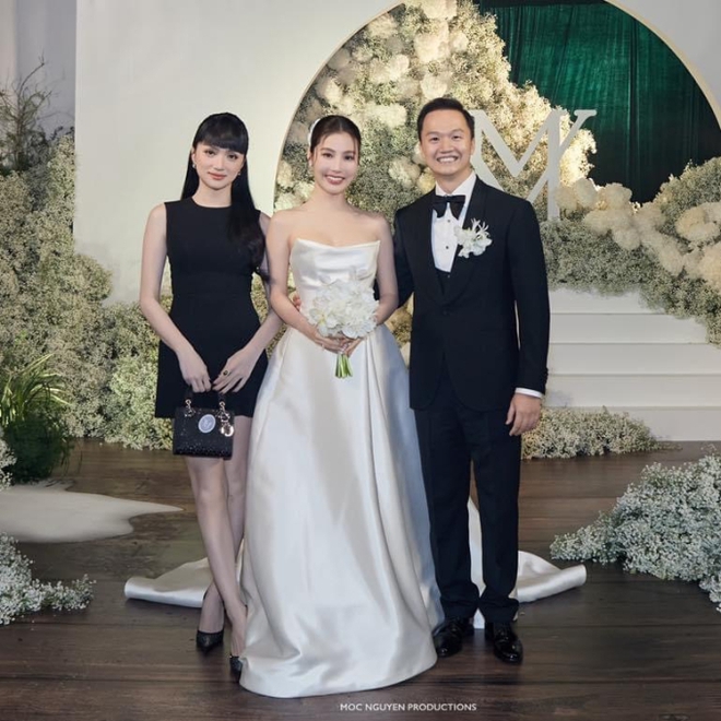 Đ&aacute;m cưới Diễm My 9X: Trấn Th&agrave;nh - Hari, Trường Giang - Nh&atilde; Phương c&ugrave;ng d&agrave;n sao đổ bộ ch&uacute;c ph&uacute;c - Ảnh 7.