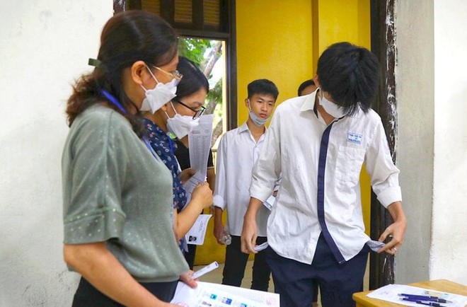 Dự kiến th&ecirc;m điều kiện miễn ngoại ngữ thi tốt nghiệp THPT 2024 - Ảnh 1.