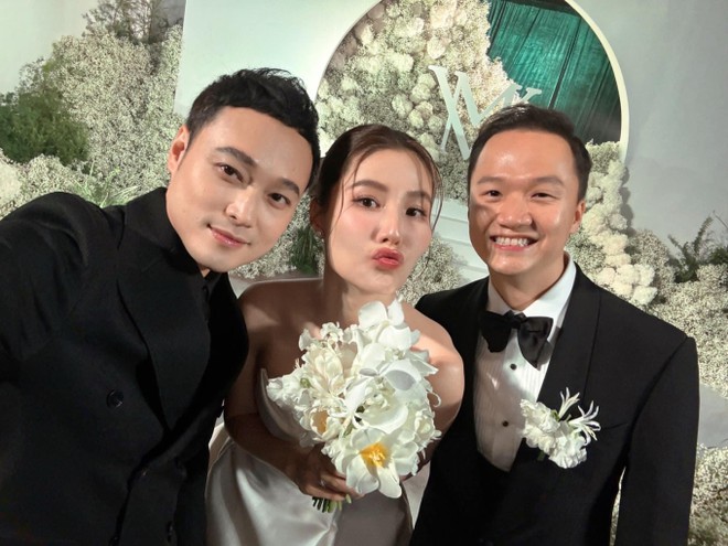 Đ&aacute;m cưới Diễm My 9X: Trấn Th&agrave;nh - Hari, Trường Giang - Nh&atilde; Phương c&ugrave;ng d&agrave;n sao đổ bộ ch&uacute;c ph&uacute;c - Ảnh 17.