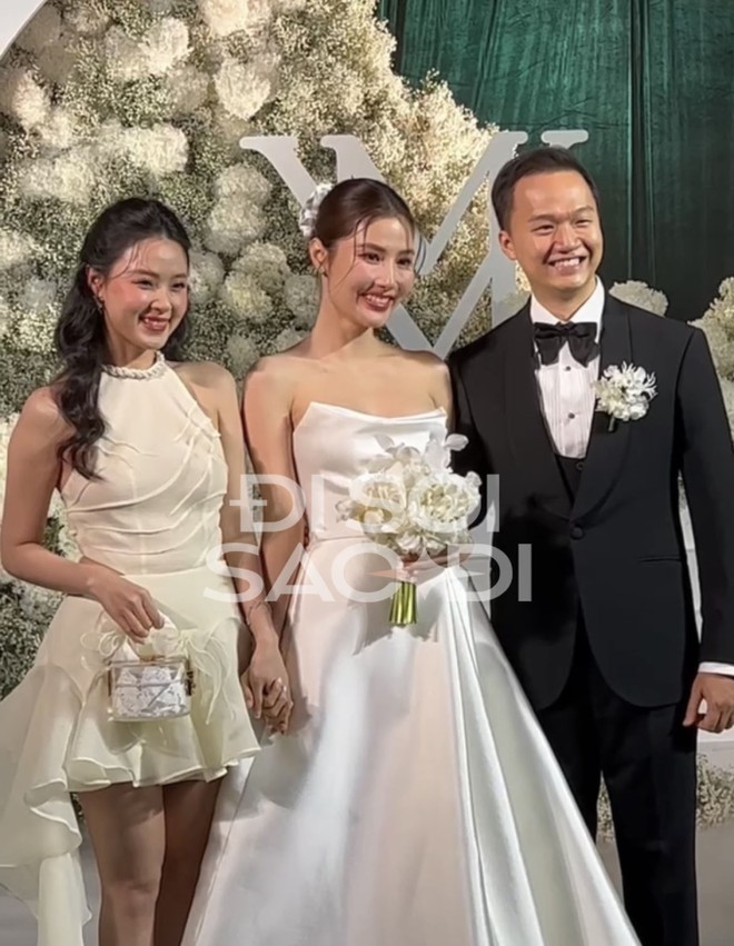 Đ&aacute;m cưới Diễm My 9X: Trấn Th&agrave;nh - Hari, Trường Giang - Nh&atilde; Phương c&ugrave;ng d&agrave;n sao đổ bộ ch&uacute;c ph&uacute;c - Ảnh 13.