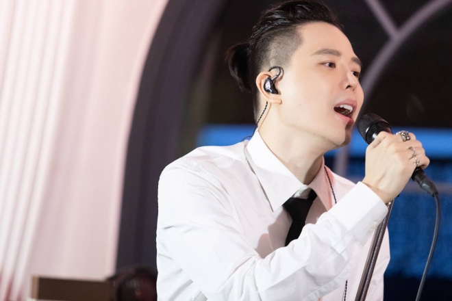 Trịnh Thăng B&igrave;nh ph&acirc;n trần về việc h&aacute;t live bị ch&ecirc; thời gian qua, giọng h&aacute;t sau đ&oacute; c&oacute; thuyết phục? - Ảnh 4.