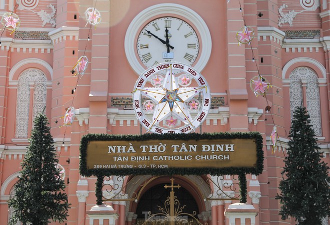 Chi&ecirc;m ngưỡng kiến tr&uacute;c nh&agrave; thờ m&agrave;u hồng độc nhất ở TPHCM vừa lọt top điểm đến đẹp nhất thế giới - Ảnh 7.