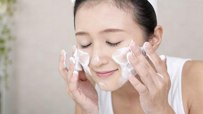 4 loại mỹ phẩm kh&ocirc;ng qu&aacute; đắt tiền vẫn gi&uacute;p bạn c&oacute; nhan sắc rạng ngời - Ảnh 2.