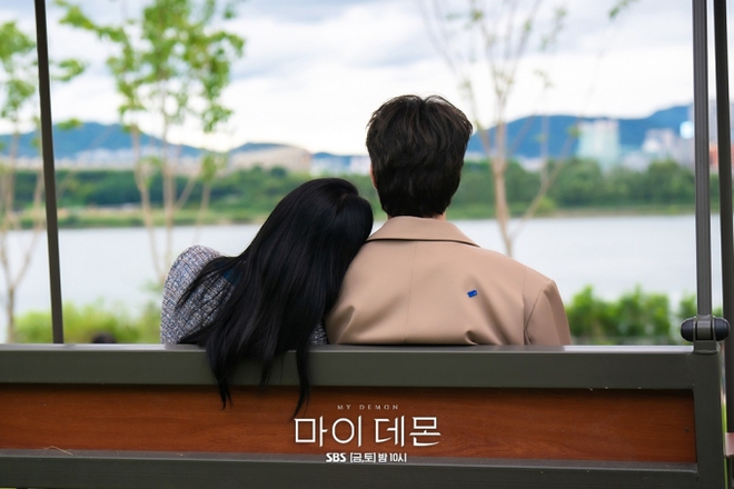Cặp đôi hot nhất phim Hàn hiện tại tình tứ ngọt hơn cả đường: Nhà gái cười một cái là sáng bừng khung hình - Ảnh 3.