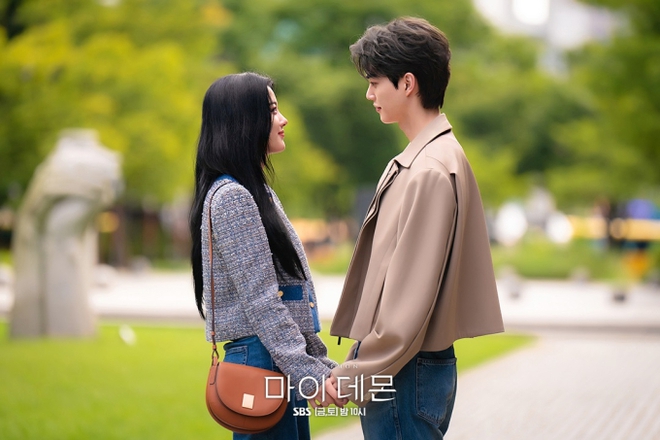 Cặp đôi hot nhất phim Hàn hiện tại tình tứ ngọt hơn cả đường: Nhà gái cười một cái là sáng bừng khung hình - Ảnh 2.
