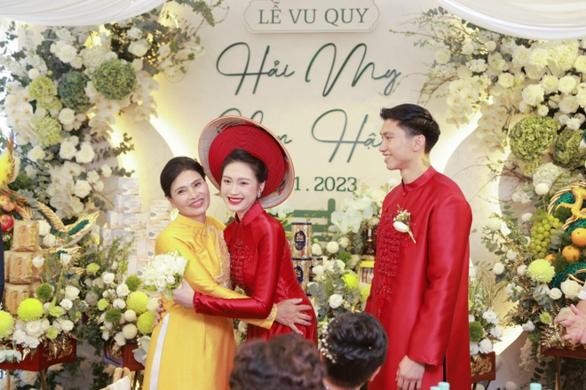 Những cặp mẹ chồng - nàng dâu nổi tiếng làng bóng đá Việt: Doãn Hải My, Chu Thanh Huyền đều được mẹ chồng quý mến nhờ một bí quyết - Ảnh 4.