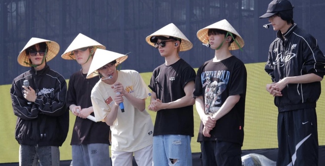 TEMPEST đội nón lá, Hanbin mang áo Sài Gòn hát nhảy cực nhiệt tại tổng duyệt Hò Dô 2023 - Ảnh 1.
