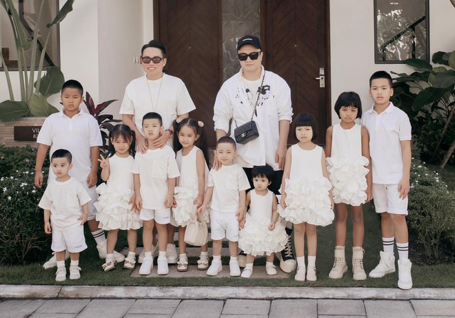 Mới 3 ng&agrave;y tuổi đ&atilde; bị bỏ rơi, con g&aacute;i nu&ocirc;i của Đỗ Mạnh Cường giờ được khen kh&ocirc;ng kh&aacute;c g&igrave; fashionista nh&iacute; - Ảnh 5.