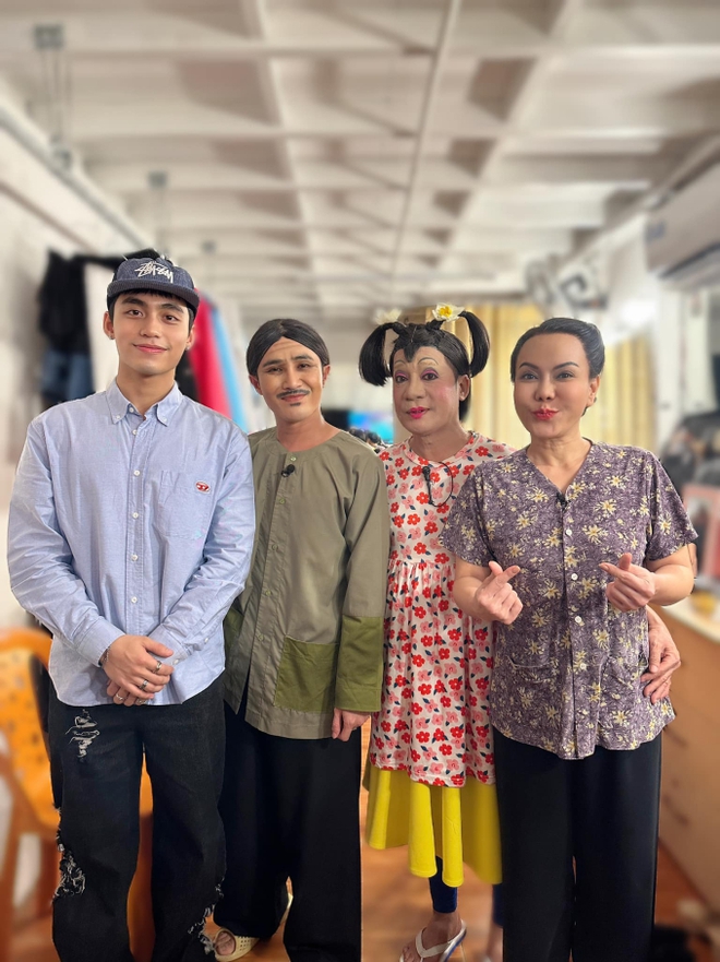 NS Việt Hương tiết lộ th&aacute;i độ của chiến thần ngoại giao MONO khi gặp gỡ, nhắc đến Sơn T&ugrave;ng v&igrave; 1 l&yacute; do - Ảnh 5.