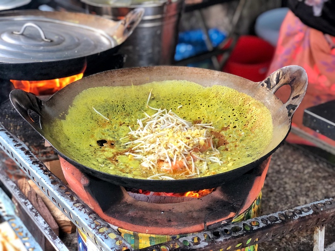 Tiệm b&aacute;nh x&egrave;o hot nhất l&uacute;c n&agrave;y tại TP.HCM bởi đầu bếp mới 12 tuổi v&agrave; ho&agrave;n cảnh khiến nhiều người cảm mến - Ảnh 6.