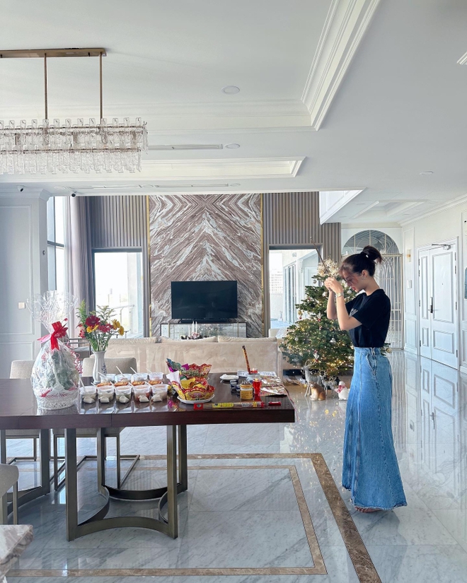 Á hậu Vbiz khoe tậu căn hộ cao cấp ở tuổi 23: Ngóc ngách nào cũng chanh sả, hồ bơi view xịn xò - Ảnh 2.