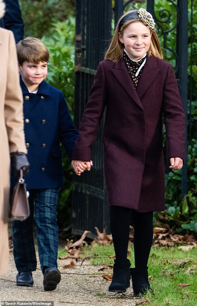 Gia đình Hoàng gia Anh tụ họp dịp lễ Giáng sinh, khoảnh khắc các nhóc tỳ hoàng gia xuất hiện đáng yêu đến "lịm tim" - Ảnh 9.