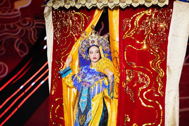 Nhiều thí sinh Hoa hậu Hoàn vũ Việt Nam gặp sự cố trên sân khấu - Ảnh 3.
