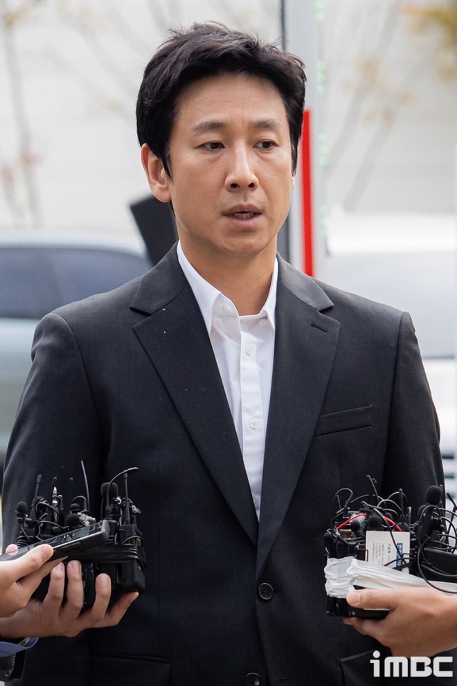 Cảnh sát Hàn Quốc khép lại vụ điều tra Lee Sun Kyun dùng ma túy, lên tiếng trước tin đồn bức cung tài tử - Ảnh 2.