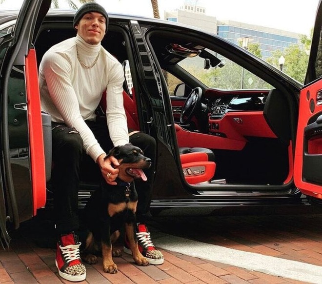 Sao b&oacute;ng rổ NBA bị ch&oacute; cắn, kh&acirc;u 21 mũi - Ảnh 1.