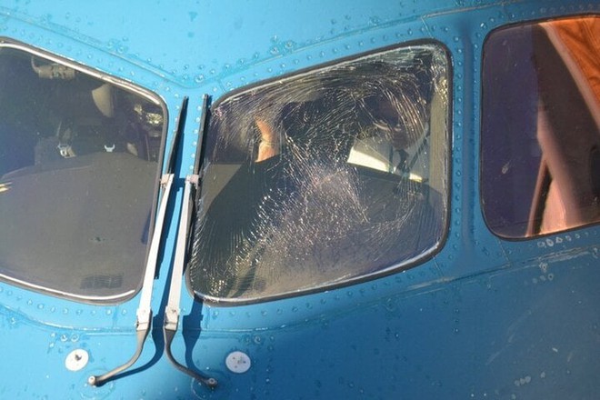 B&aacute;o Nhật: M&aacute;y bay Vietnam Airlines nứt k&iacute;nh buồng l&aacute;i, hạ c&aacute;nh an to&agrave;n ở Nhật - Ảnh 1.