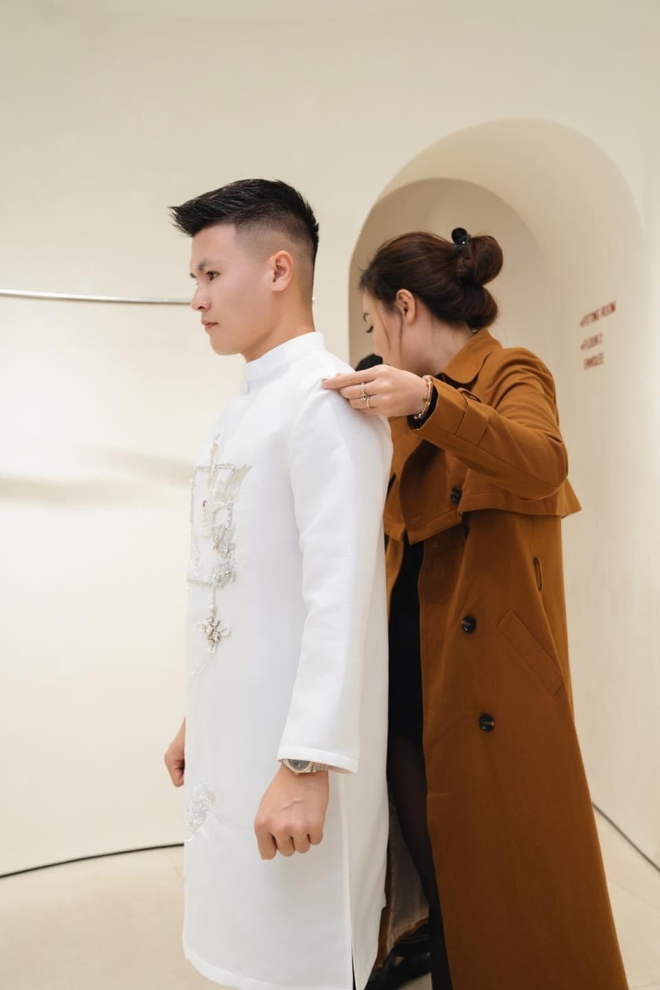 Quang Hải nựng má, nắm tay tình cảm với Chu Thanh Huyền khi thử áo dài ăn hỏi - Ảnh 5.